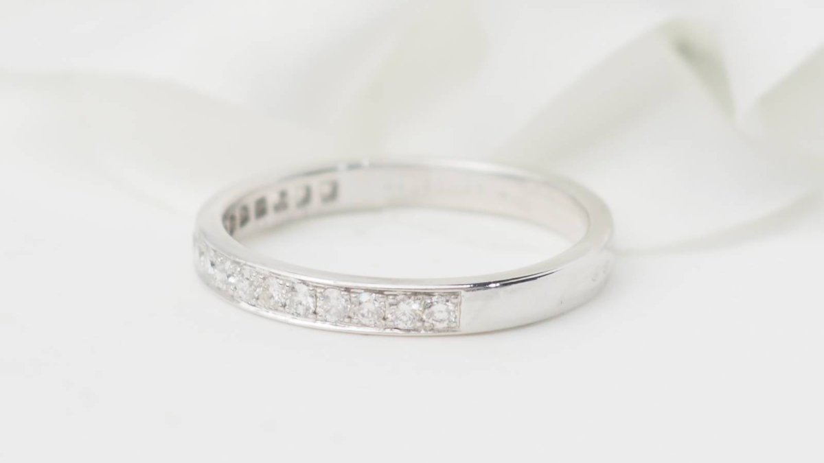 Demi alliance en or blanc et diamants 0.50ct - Castafiore