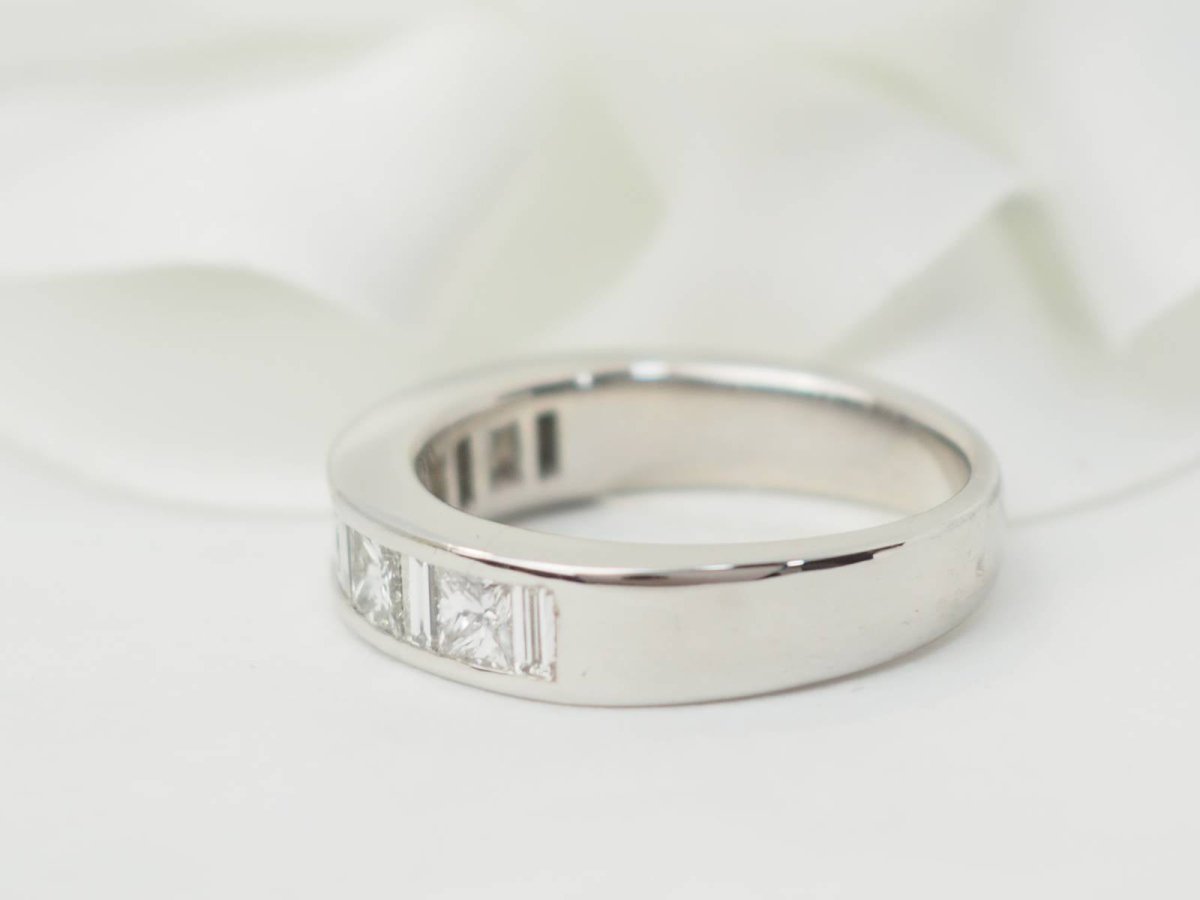 Demi alliance en or blanc et diamants 1.06cts - Castafiore