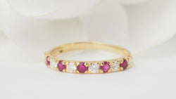 Demi alliance en or jaune, rubis et diamants - Castafiore