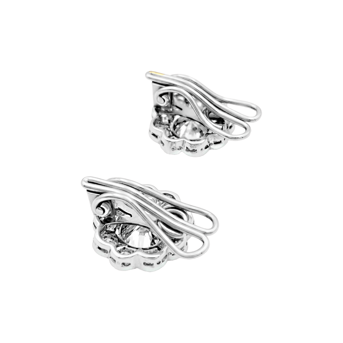 Boucles d'oreilles en or blanc, platine et diamants.