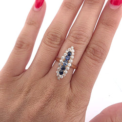 Bague Marquise en or jaune, saphirs et diamants