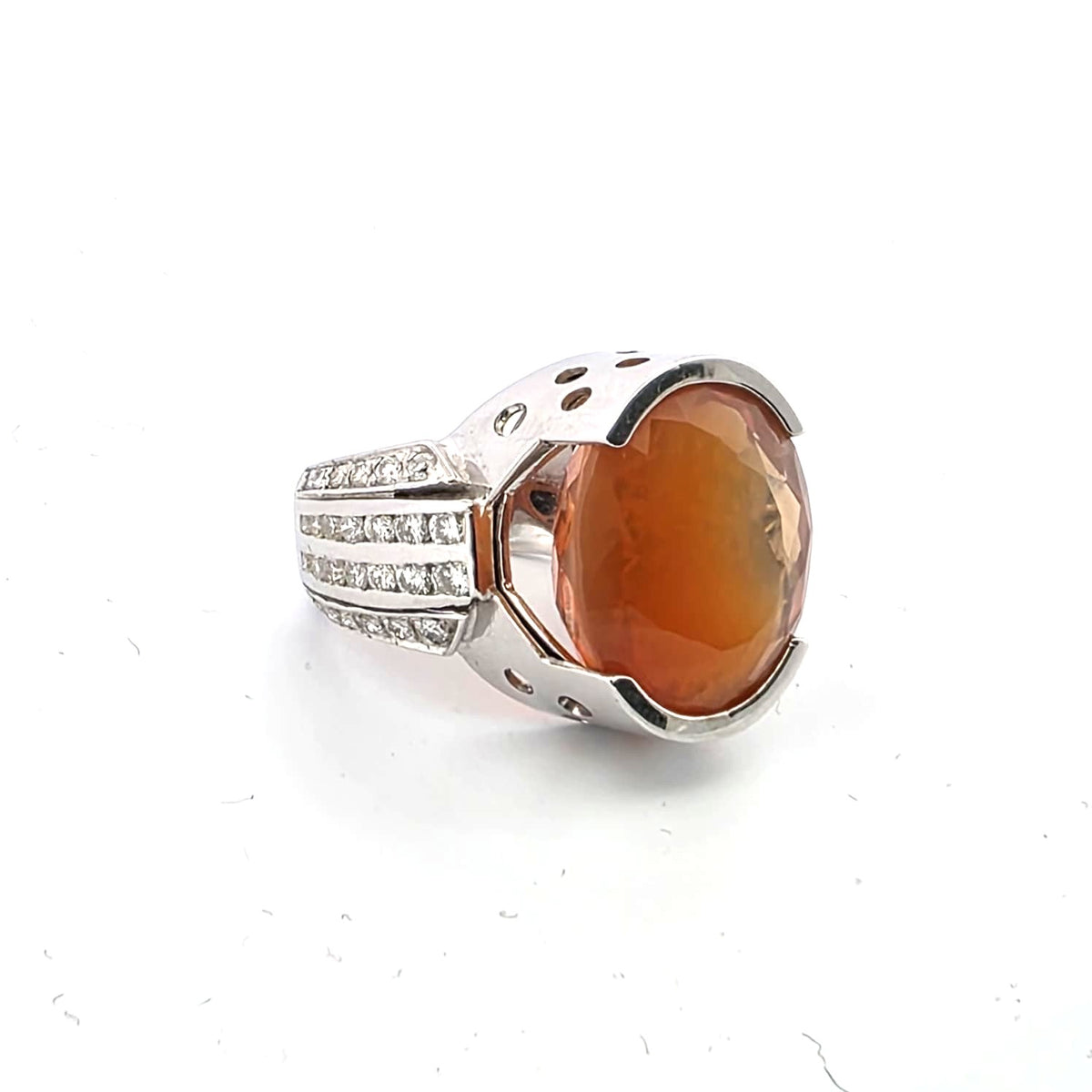 Bague Cocktail en or blanc, opale et diamants