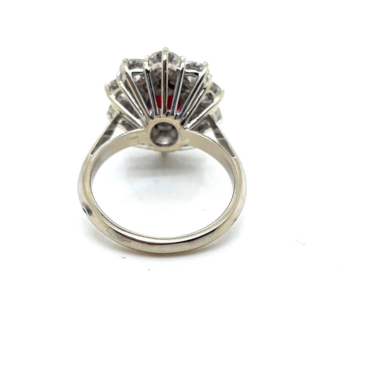 Bague Marguerite en or blanc, rubis et diamants