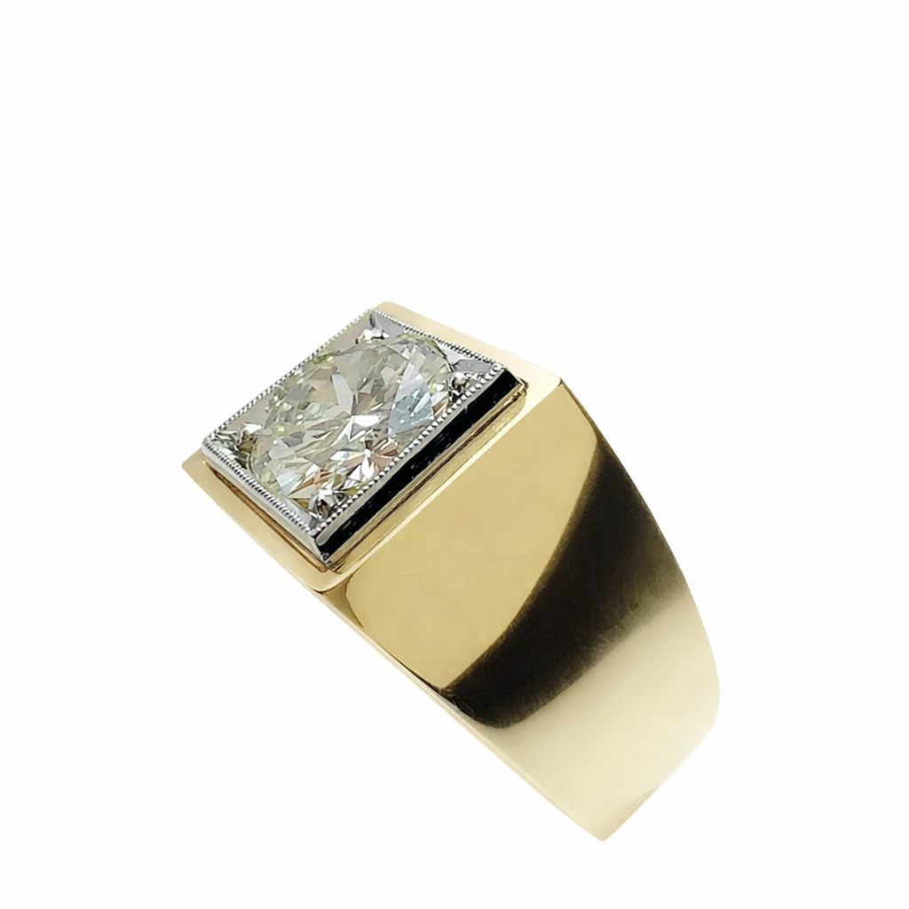 Bague Chevalière en or jaune, platine et diamants
