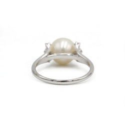 Bague en or blanc, diamants et perle