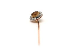 Epingle en or jaune, argent, agate et diamants - Castafiore