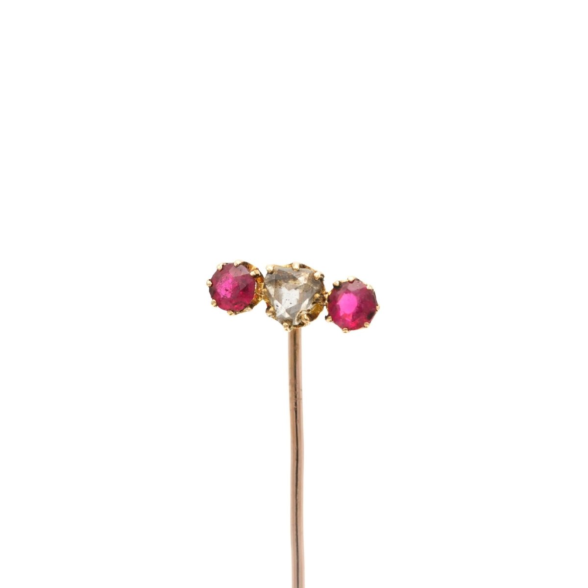 Epingle en or jaune, rubis et diamant - Castafiore