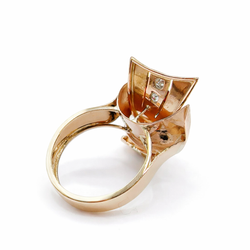 Bague en or jaune, rubis et diamants
