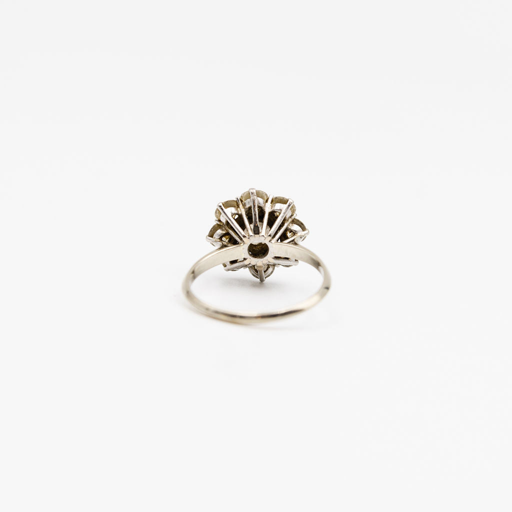 Bague Marguerite en or blanc et diamants