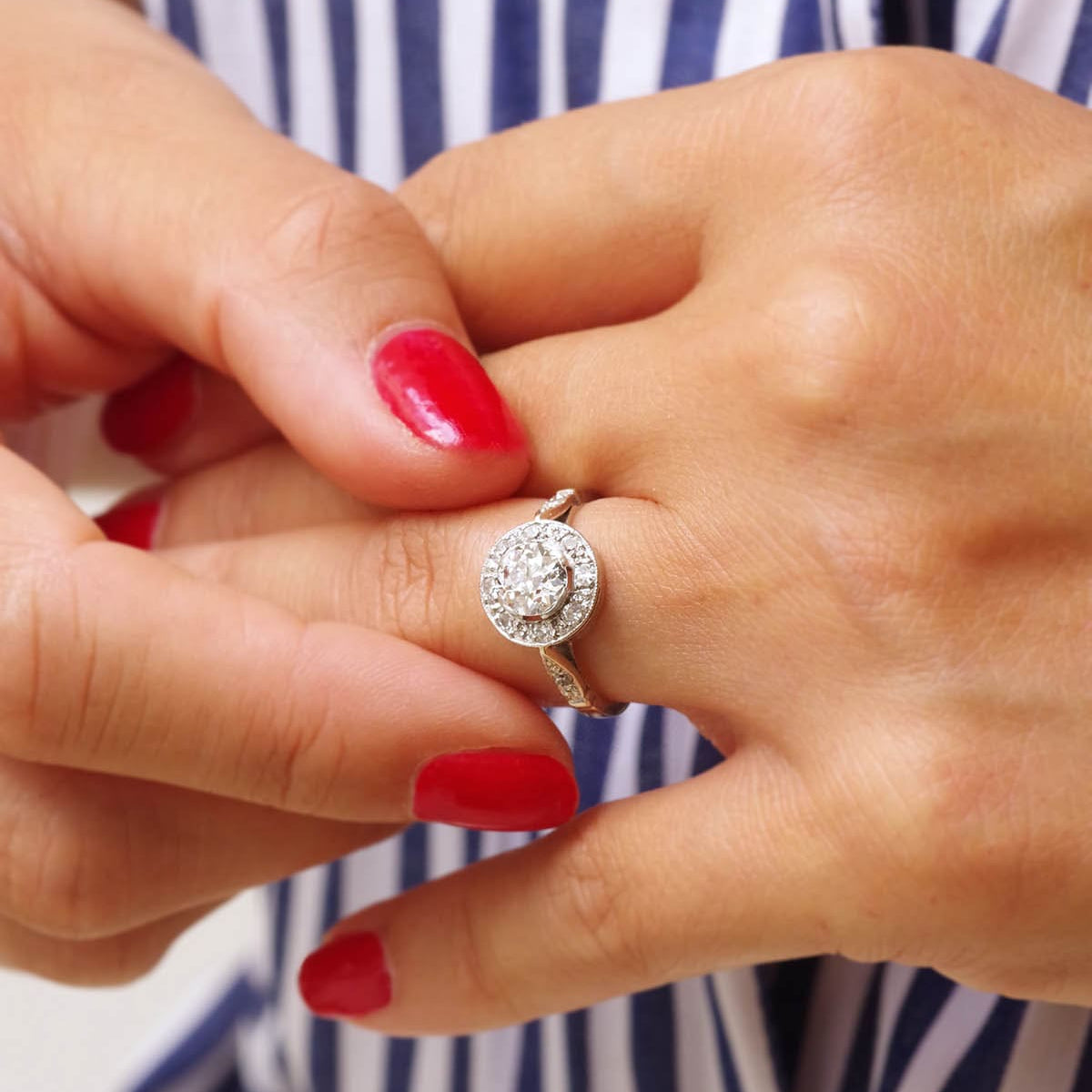 Bague Entourage en or blanc et diamants