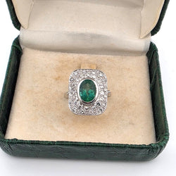 Bague Entourage en or blanc, émeraude et diamants