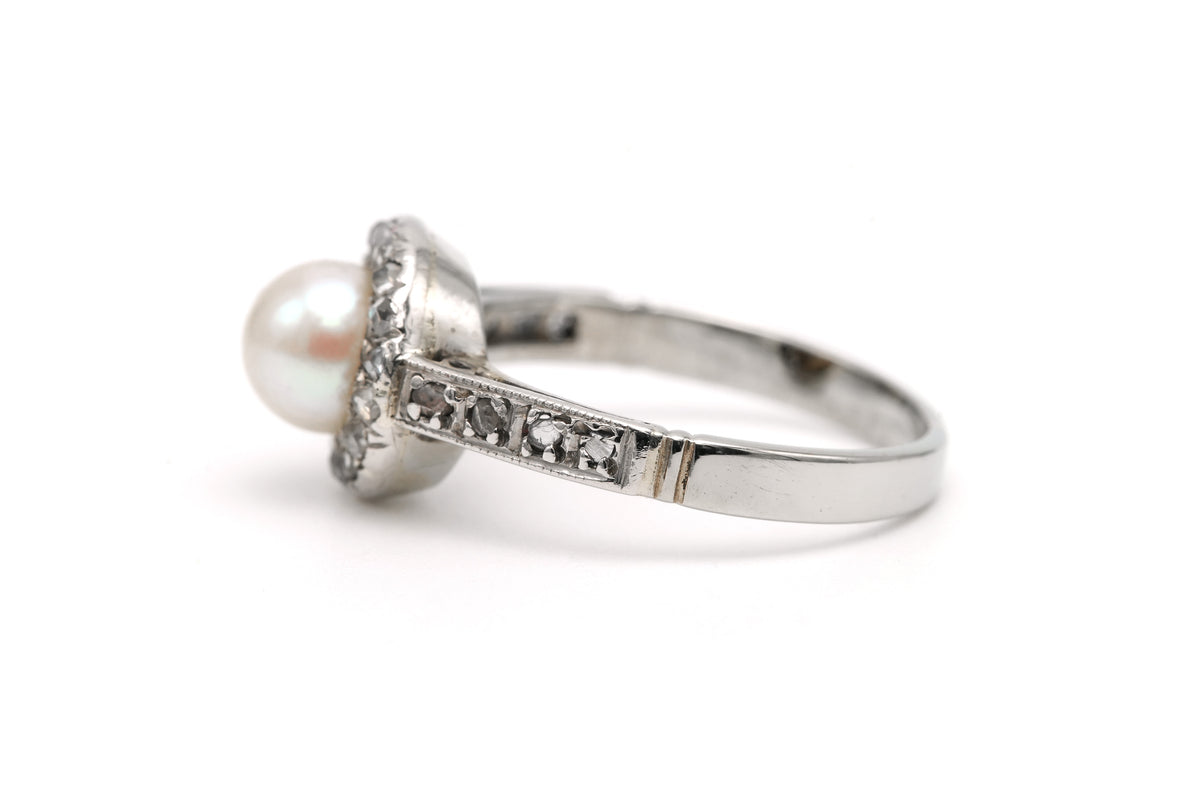 Bague Entourage en or blanc, perle et diamants