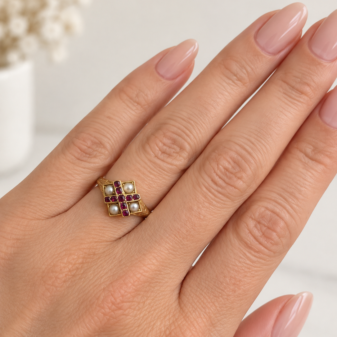 Bague en or jaune et perles