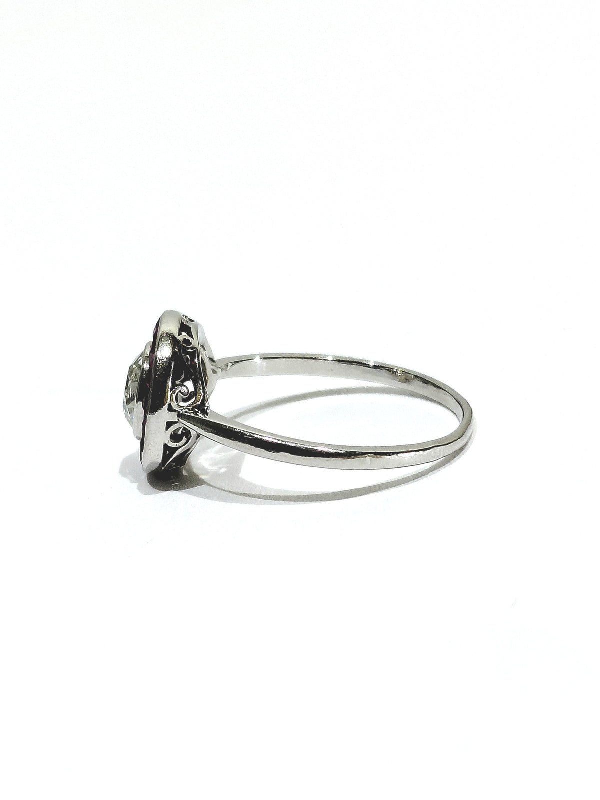 Bague Cible en platine, rubis, et diamants
