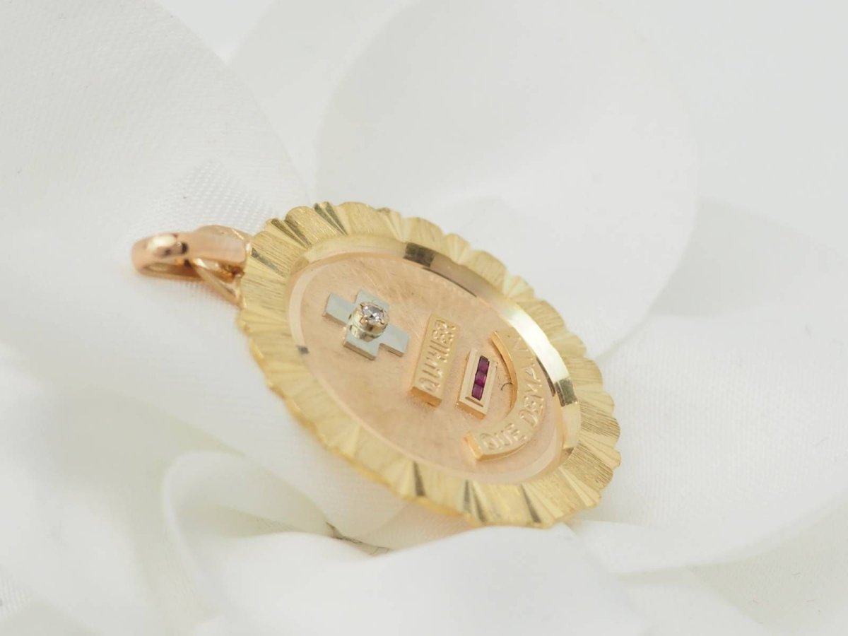 Pendentif AUGIS en or jaune, rubis et diamants
