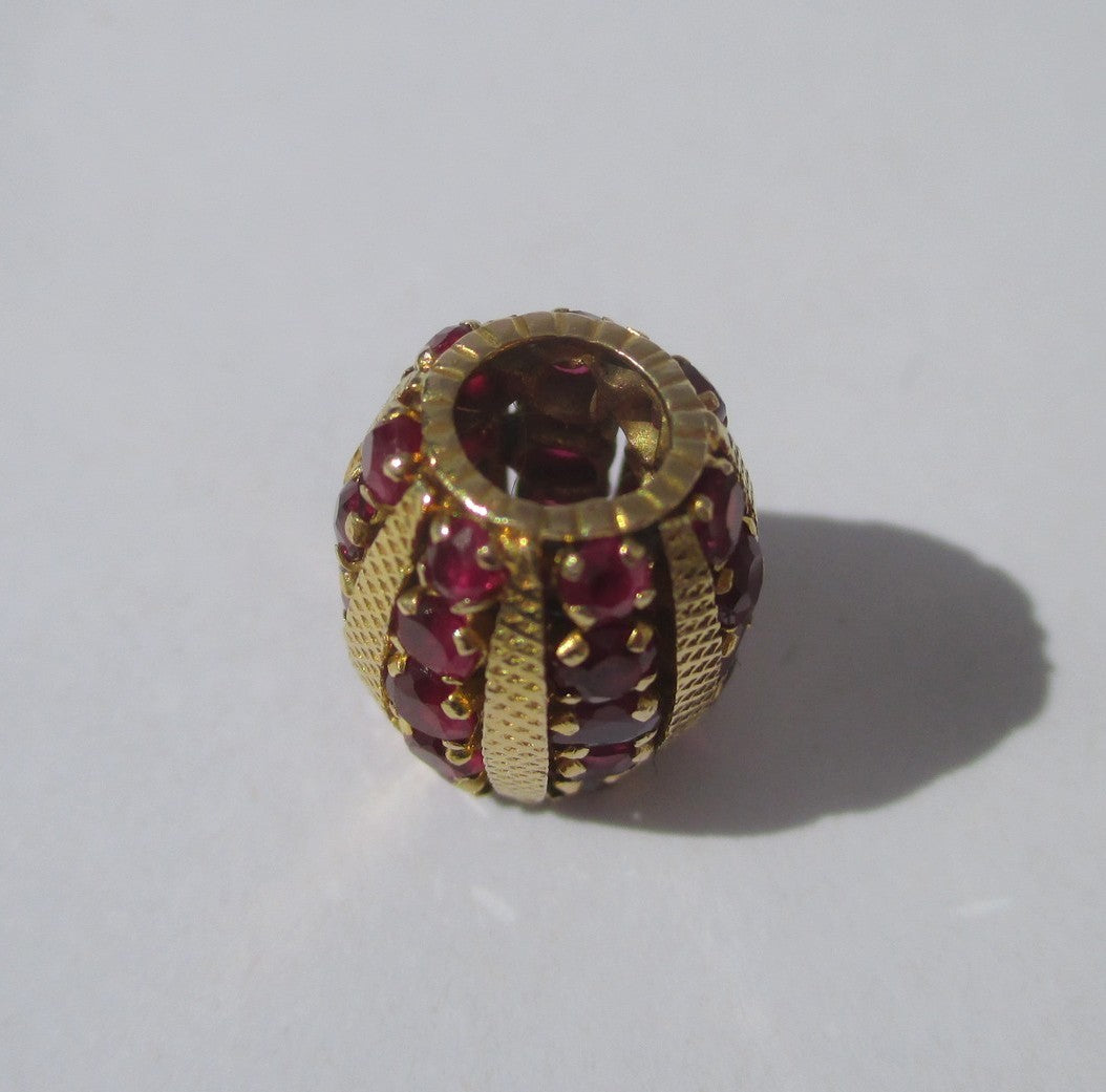Pendentif en or jaune et rubis