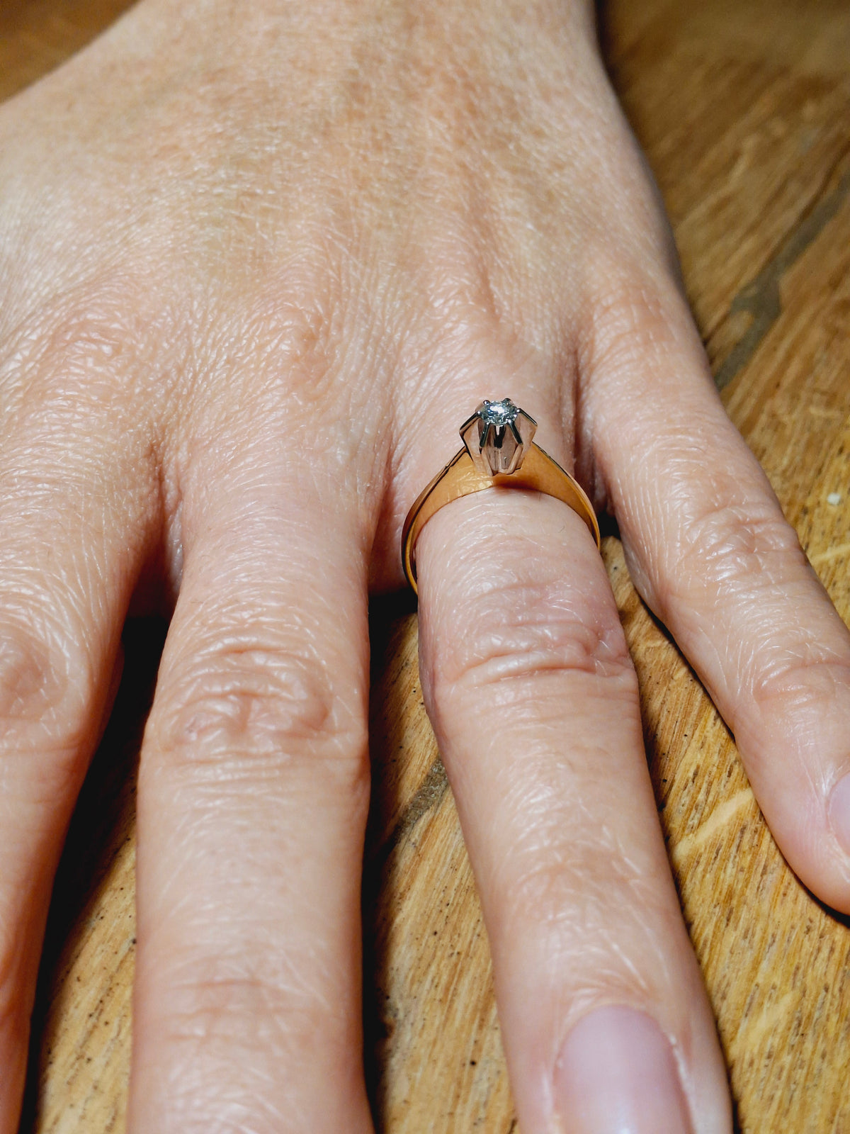 Bague Solitaire en or jaune et diamants