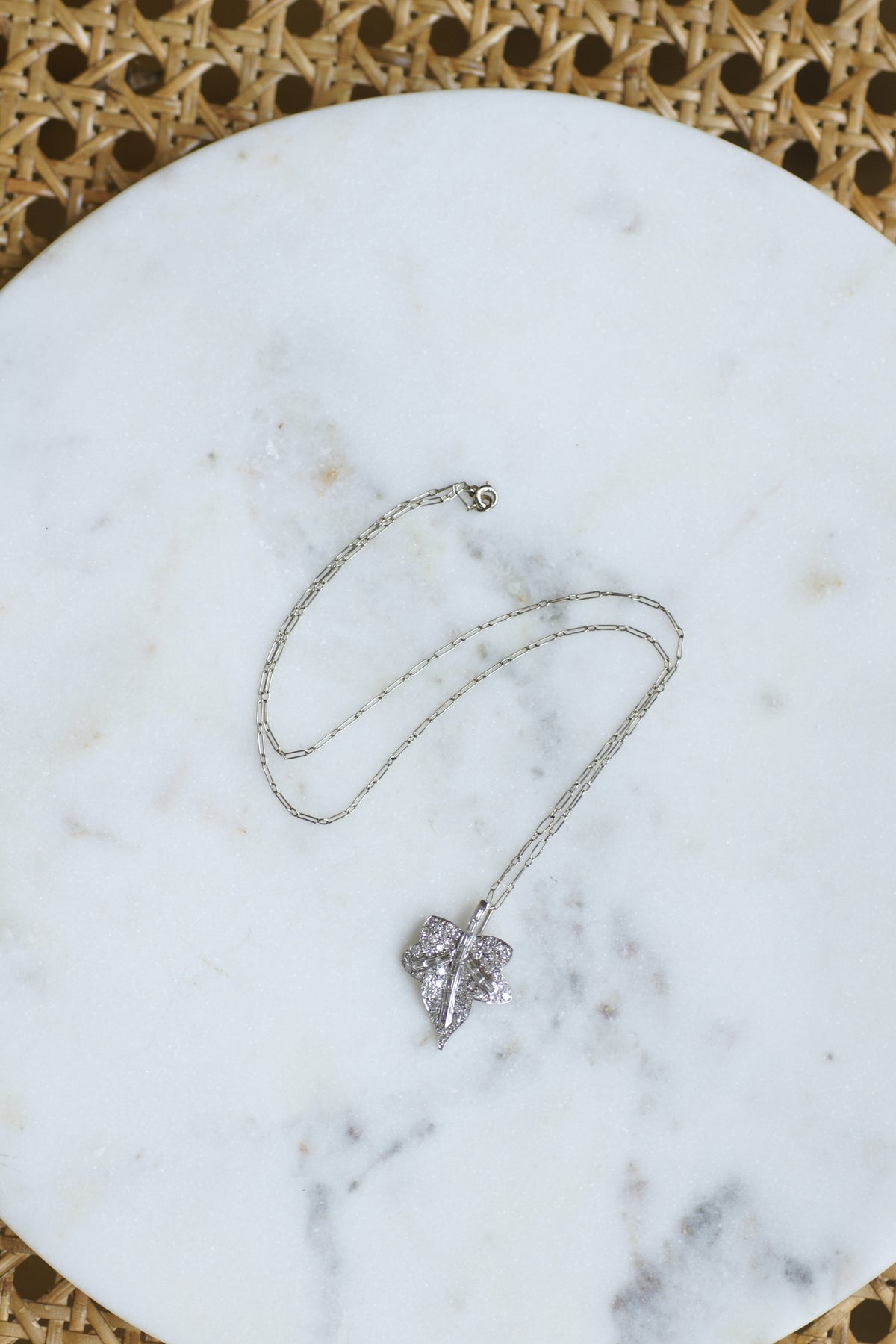 Collier Pendentif en or blanc, platine et diamants