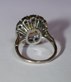 Bague Marguerite en or blanc, saphirs, et diamants