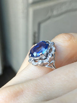 Bague Entourage en or blanc, platine, saphir et diamants