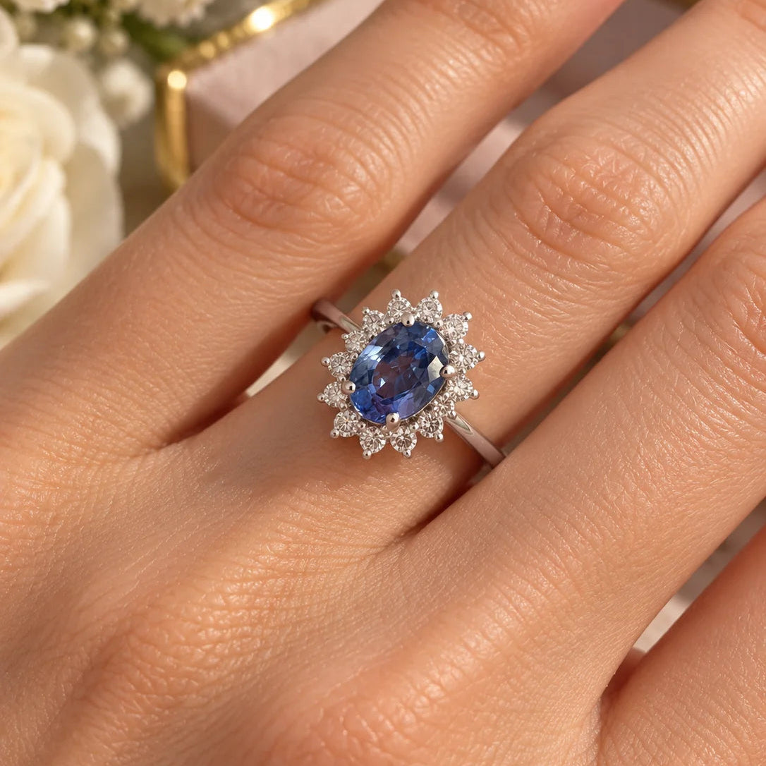 Bague Entourage en or blanc, saphir et diamants