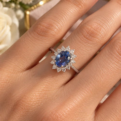 Bague Entourage en or blanc, saphir et diamants