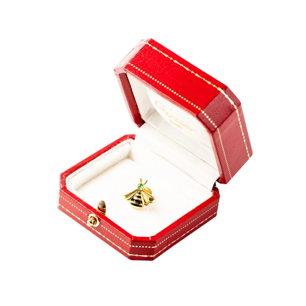 Broche Pin CARTIER "Abeille" en or jaune, émail et émeraude