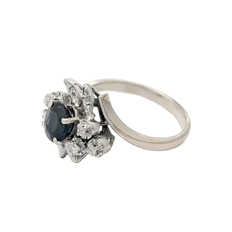Bague Entourage en or blanc, saphir et diamants