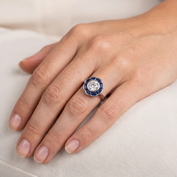 Bague Entourage en platine, saphirs et diamants