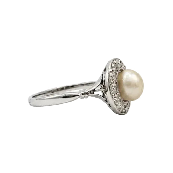 Bague Entourage en platine, perle et diamants