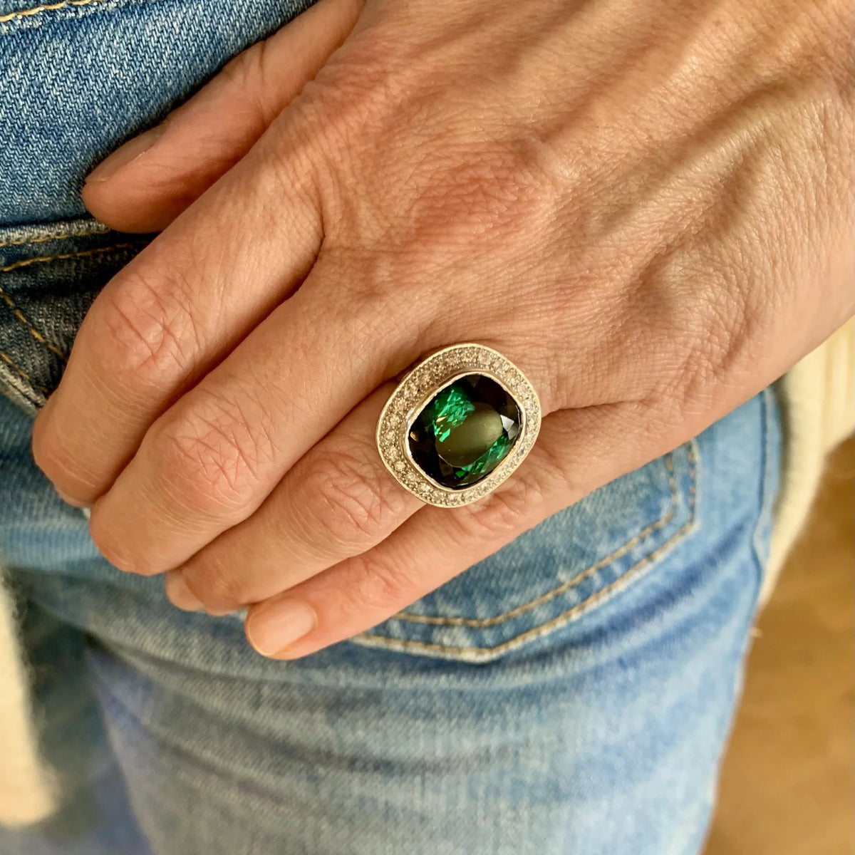 Bague Entourage en or blanc, tourmaline et diamants