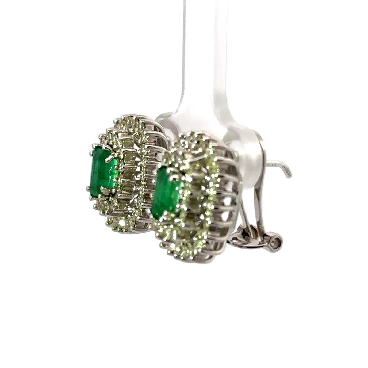 Boucles d'oreilles Clips en or blanc, émeraudes et diamants