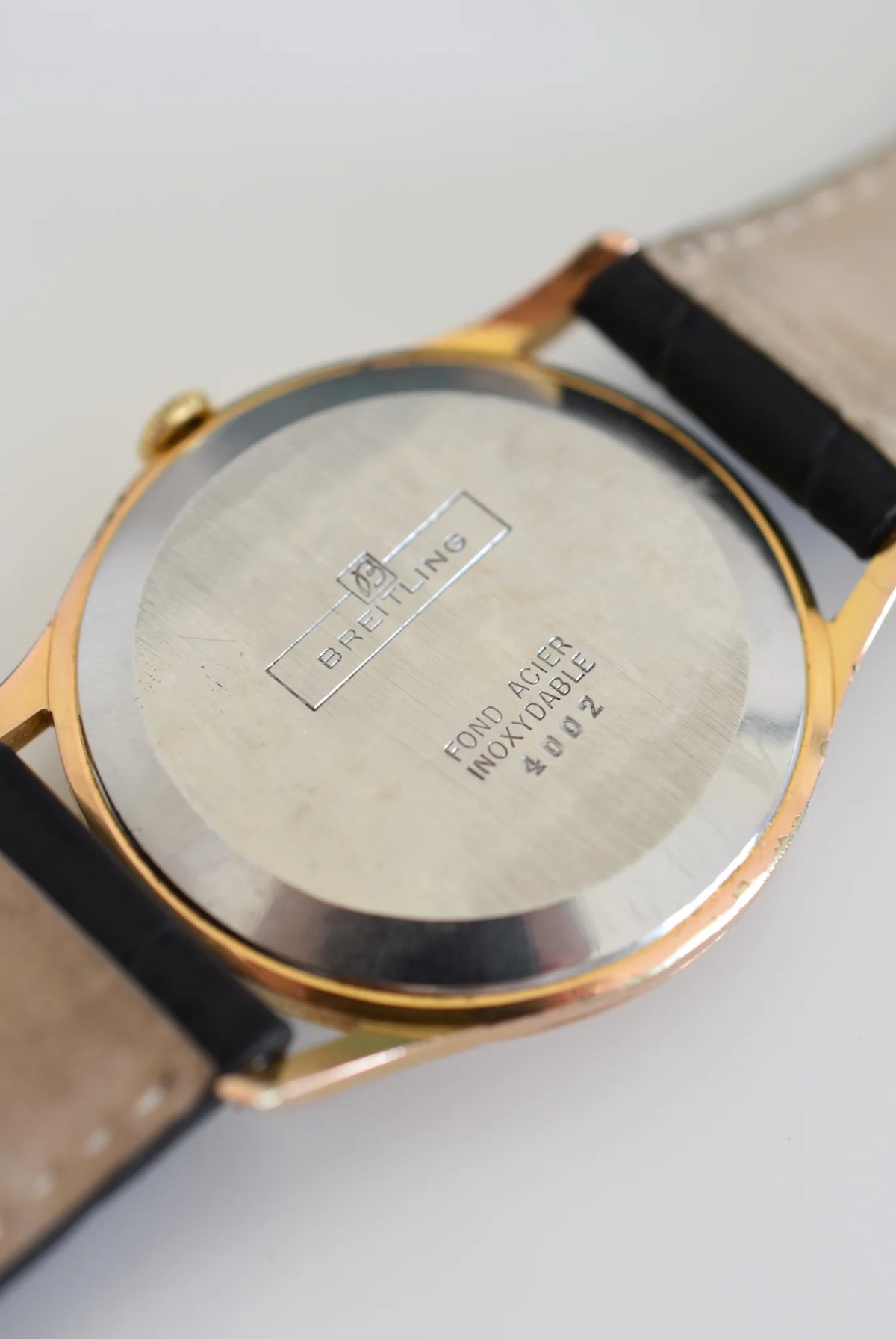 Montre BREITLING Réf. 4002, en plaqué or et acier - Cadran bicolore, Venus 227, Vers 1956.