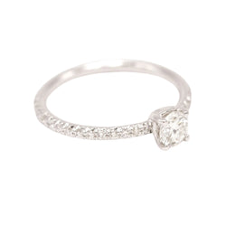 Bague Solitaire en or blanc et diamants
