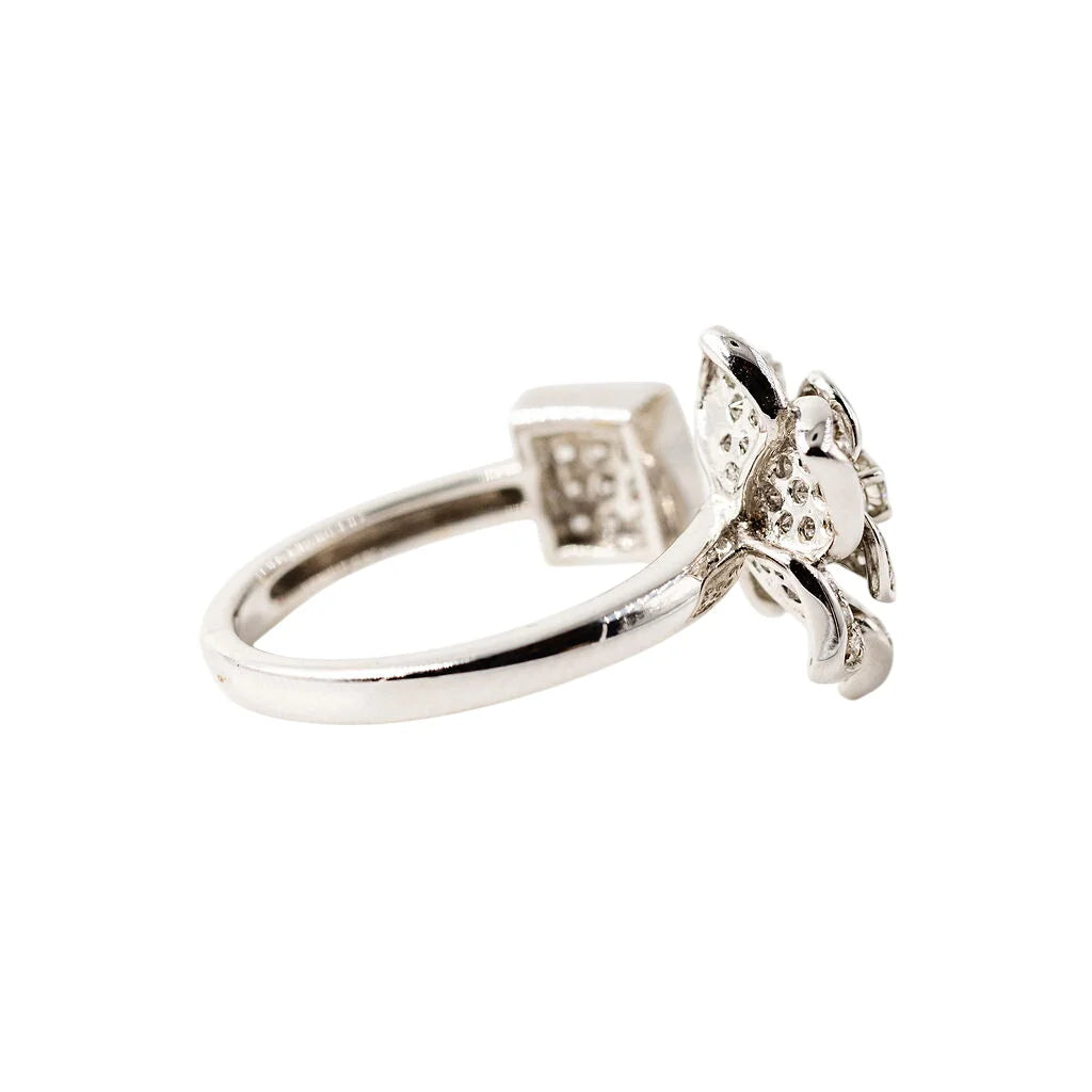 Bague Fleur en or blanc et diamants