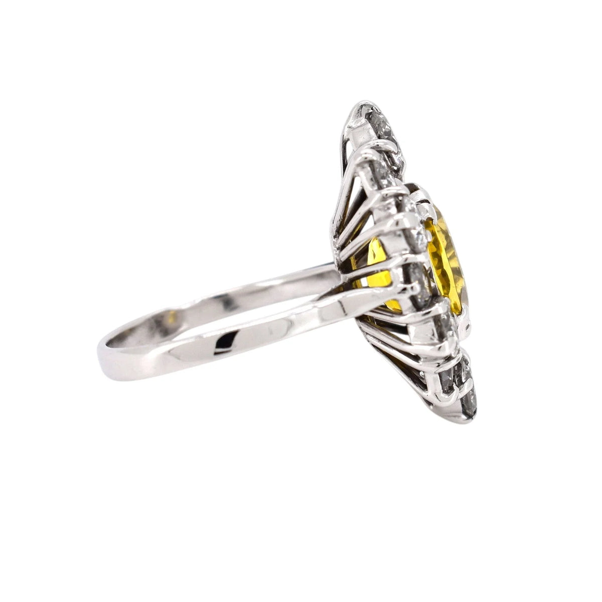 Bague Pompadour en or blanc, saphir et diamants