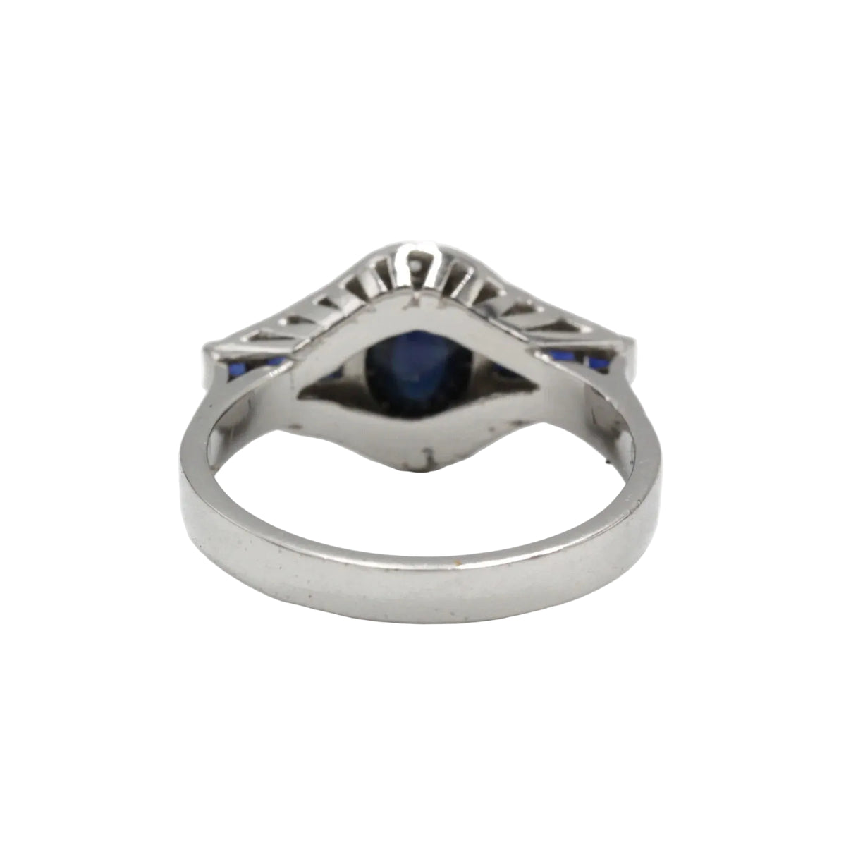 Bague en or blanc, saphirs et diamants
