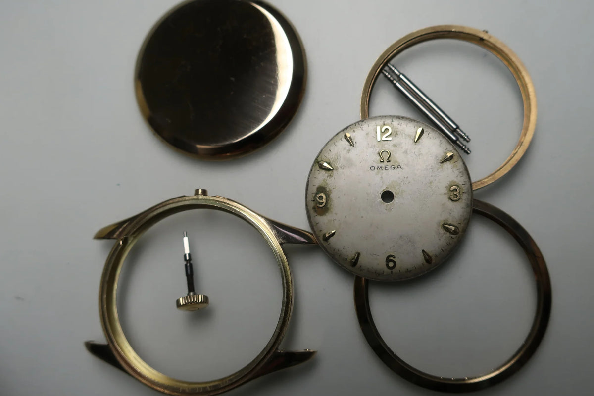 Montre OMÉGA en or jaune et cuir