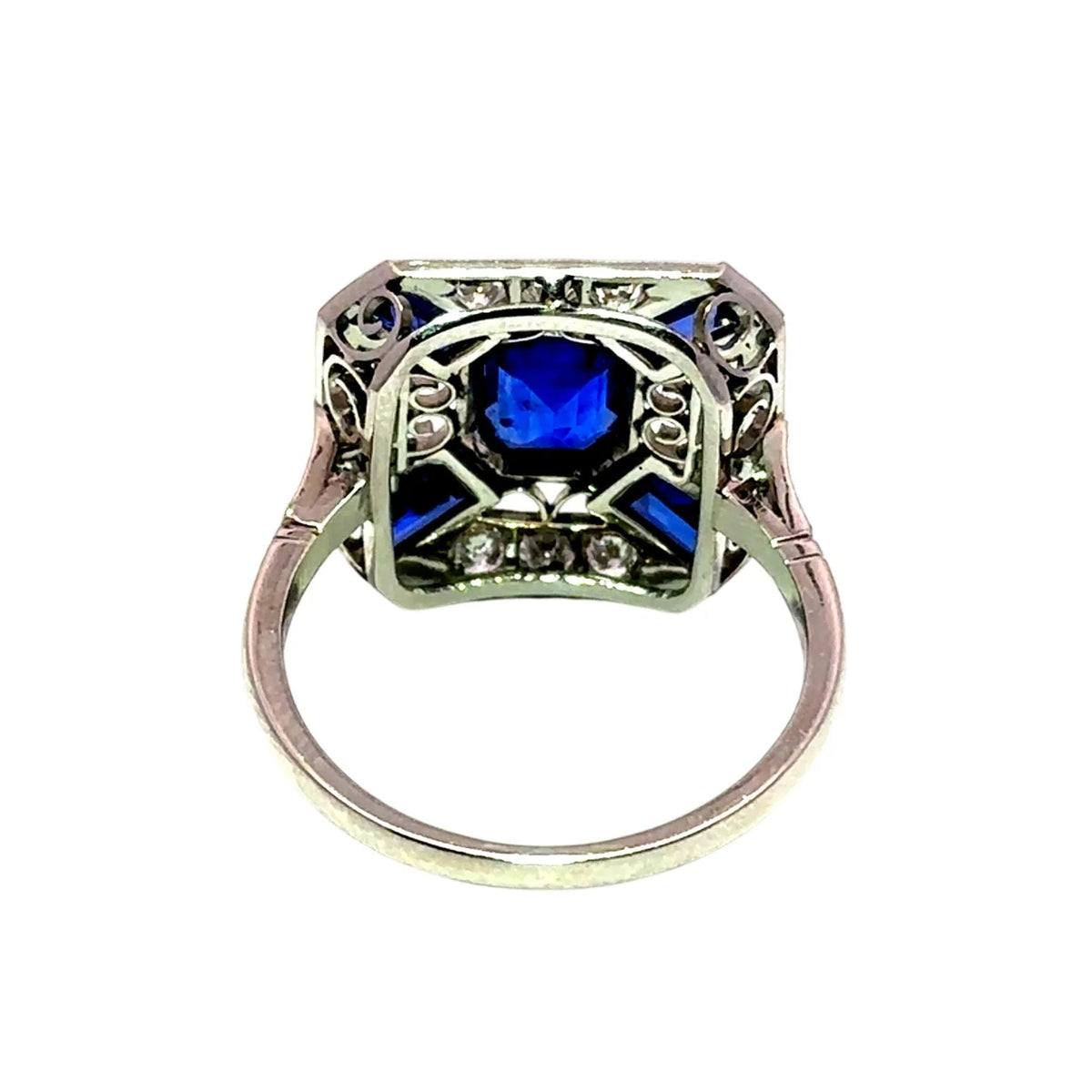 Bague Cocktail en platine, saphirs et diamants