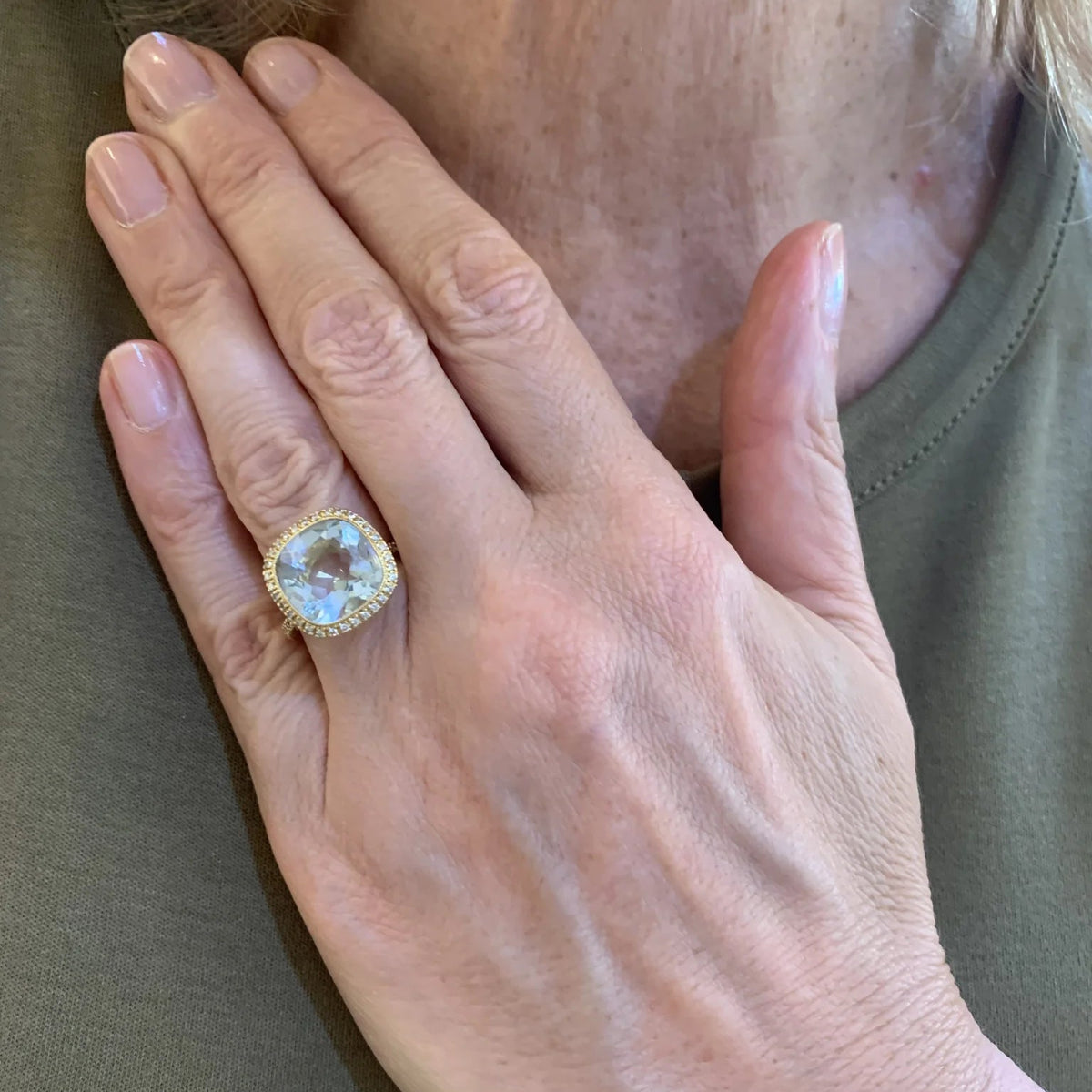 Bague Entourage ISABELLE LANGLOIS en or jaune, aigue-marine et diamants