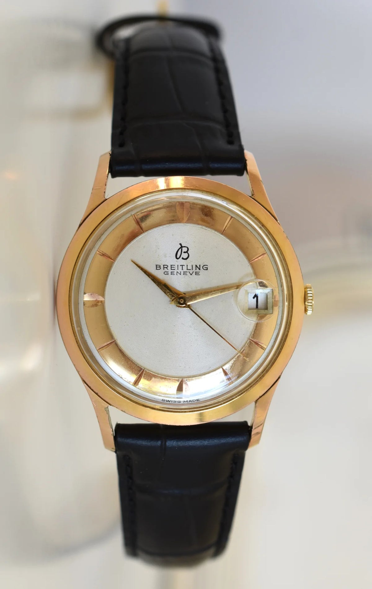 Montre BREITLING Réf. 4002, en plaqué or et acier - Cadran bicolore, Venus 227, Vers 1956.