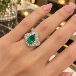 Bague Cocktail en or jaune, platine, émeraude et diamants