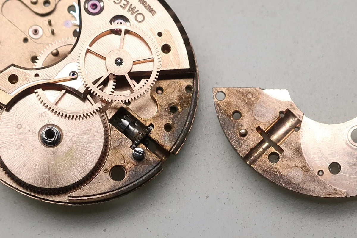 Montre OMÉGA en or jaune et cuir
