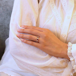 Bague Alliance en or jaune, rubis et diamants