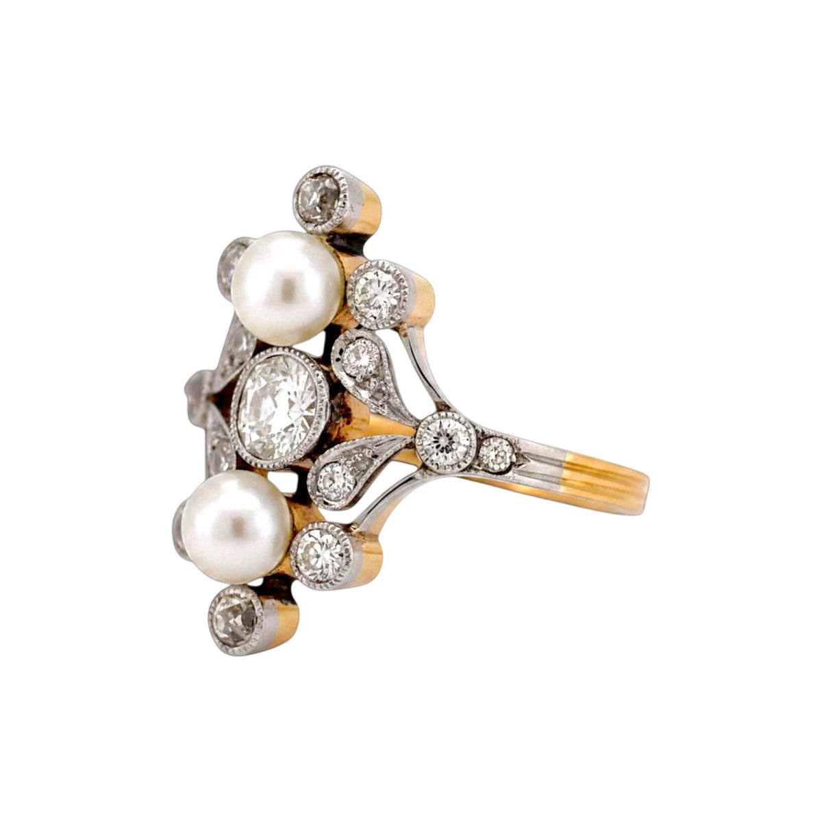 Bague en or jaune, perles et diamants