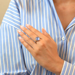 Bague en or blanc, saphir et diamants