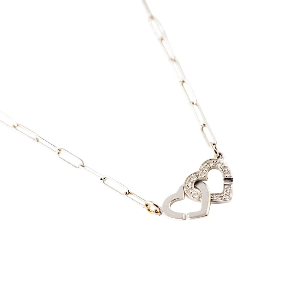 Collier Pendentif DINH VAN "Menottes Double Coeurs R9" en or blanc et diamants
