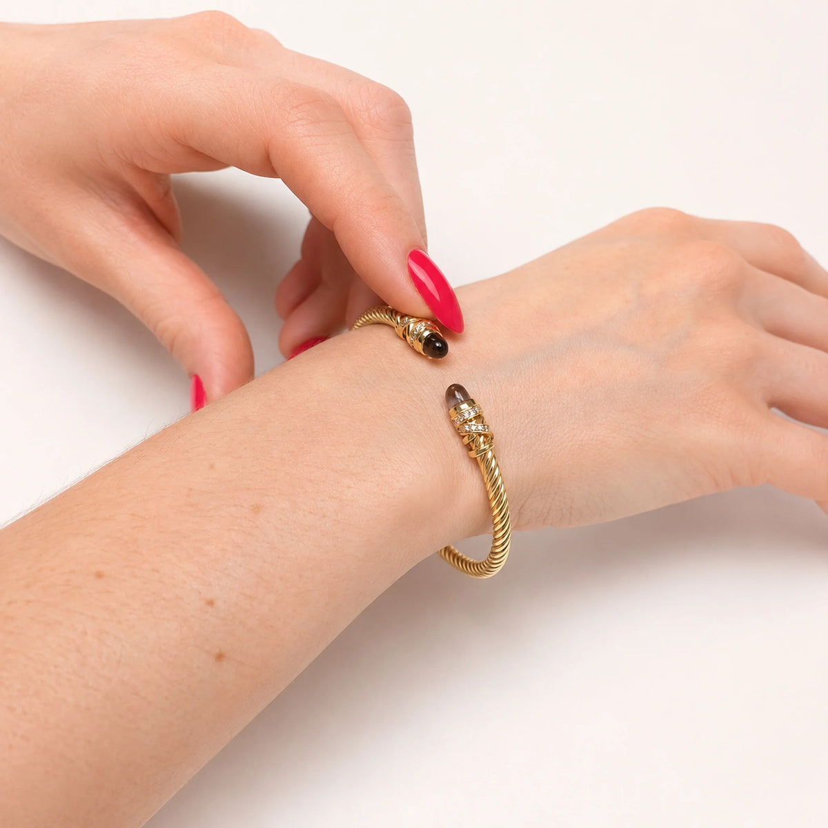 Bracelet Jonc en or jaune, améthystes et diamants
