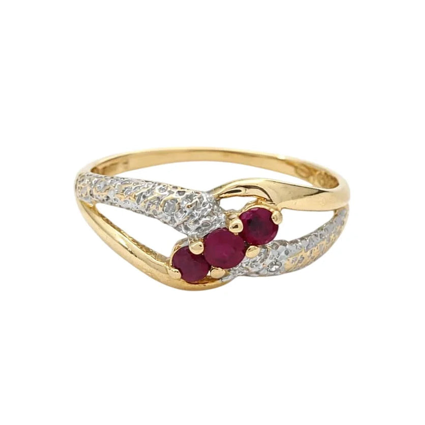 Bague en or blanc, or jaune, rubis et diamants