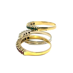 Bagues en or jaune, émeraudes, rubis et diamants